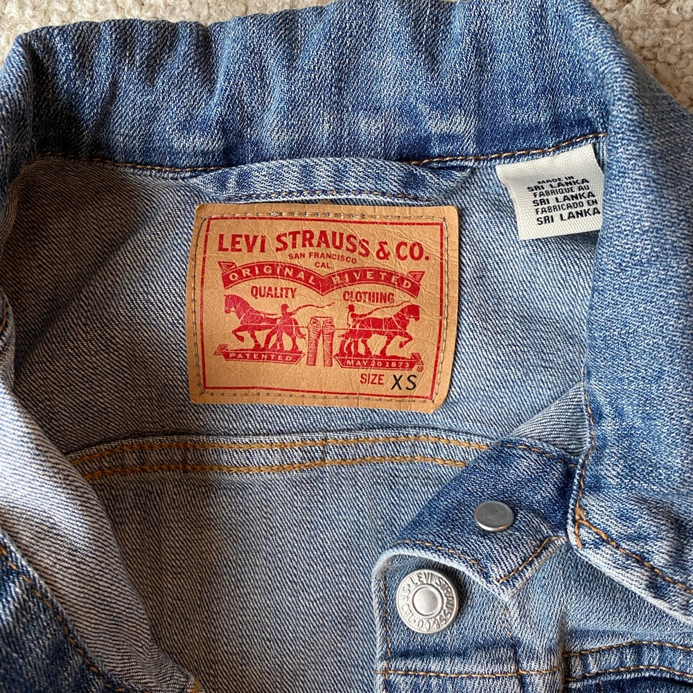 Levi’s Denim Trucker Jacket Medium Wash Sz XS - Picture 12 of 16